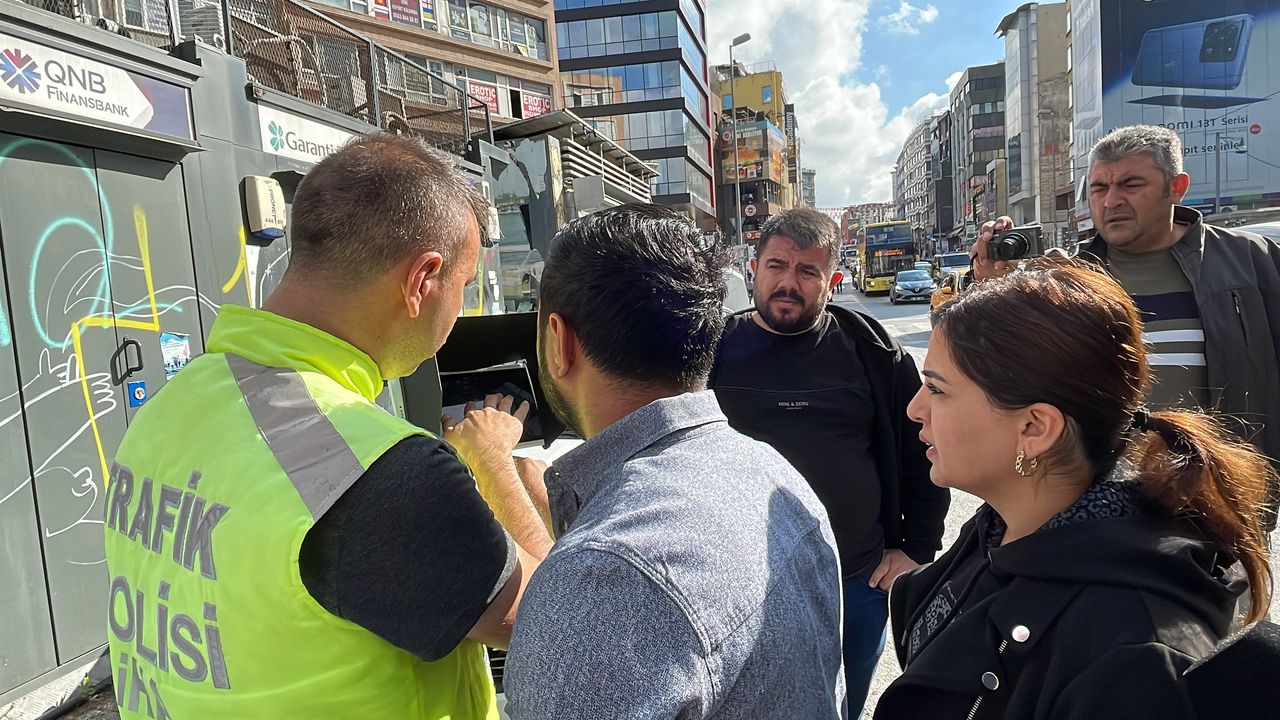 Kadıköy'de yayalara yol vermeyen sürücülere para cezası verildi