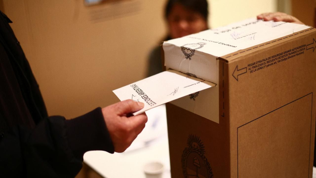 Arjantin'de devlet başkanı seçimi için oy verme işlemi başladı
