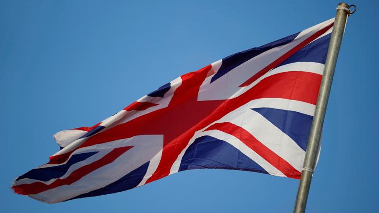 İngiltere, Lübnan'daki vatandaşlarına bu ülkeden ayrılmalarını tavsiye etti