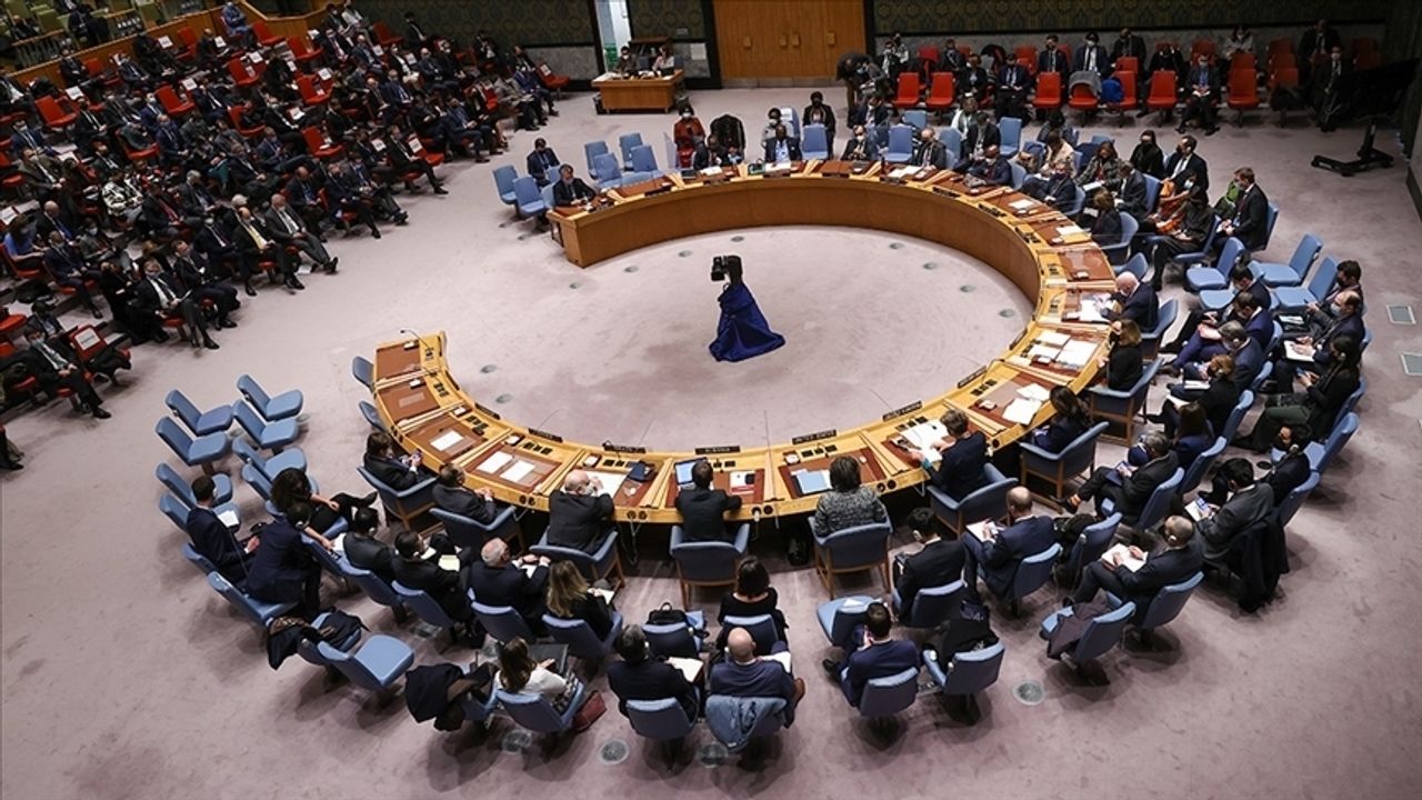 BM Güvenlik Konseyi'nde ABD ve Rusya tarafından sunulan iki ayrı karar tasarısı karşılıklı olarak veto edildi