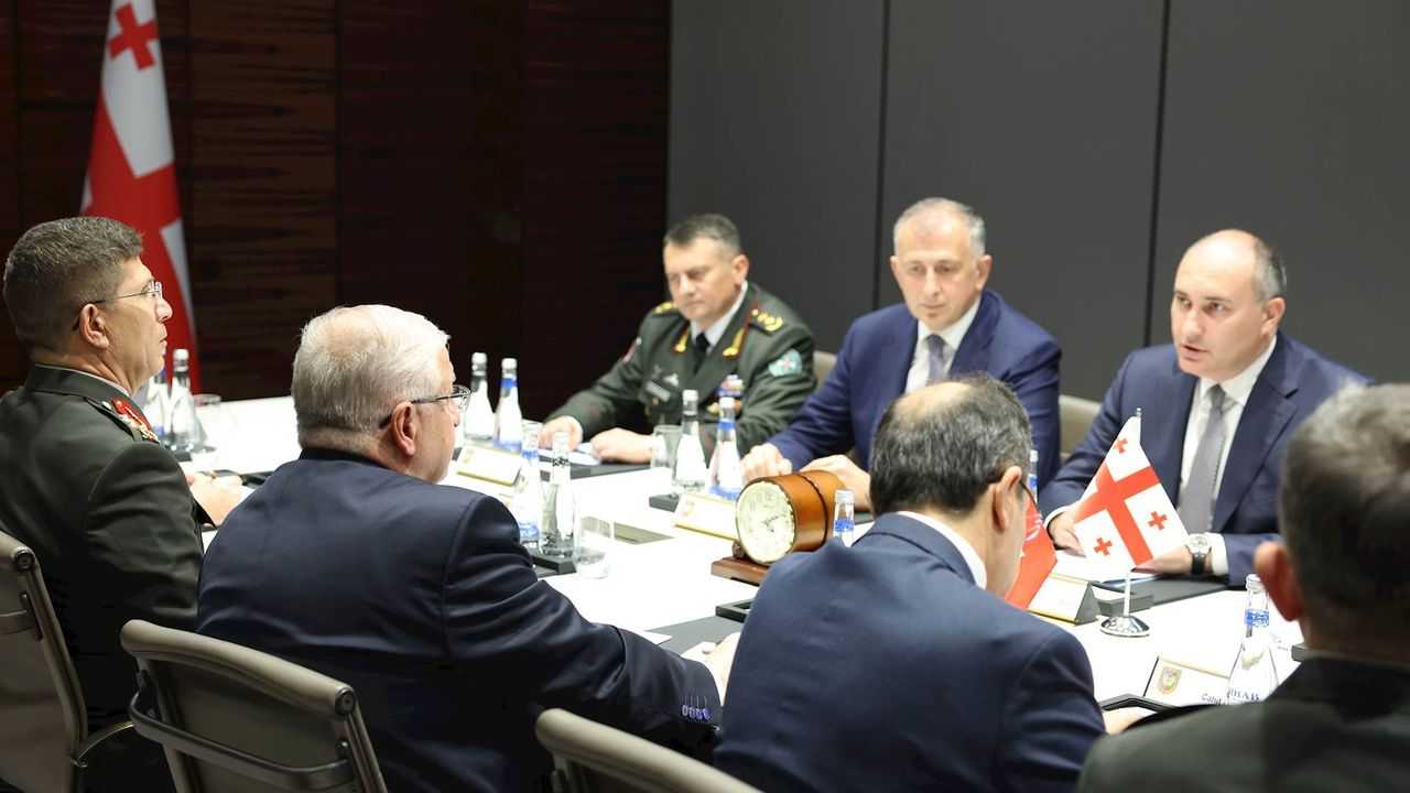 Millî Savunma Bakanı Yaşar Güler, Bakü’de Azerbaycan ve Gürcistan Savunma Bakanları ile Görüşmeler Gerçekleştirdi