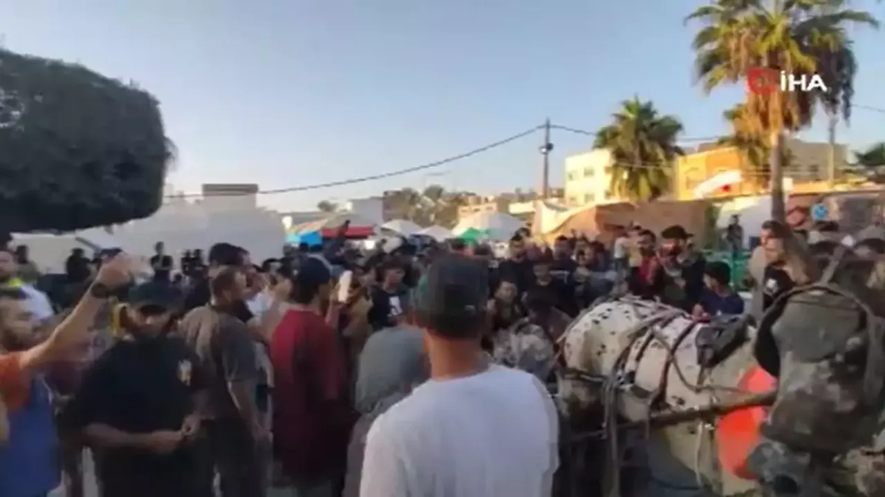 Gazze Şeridi'nde cenazeler ve yaralılar at arabalarıyla hastanelere taşınıyor