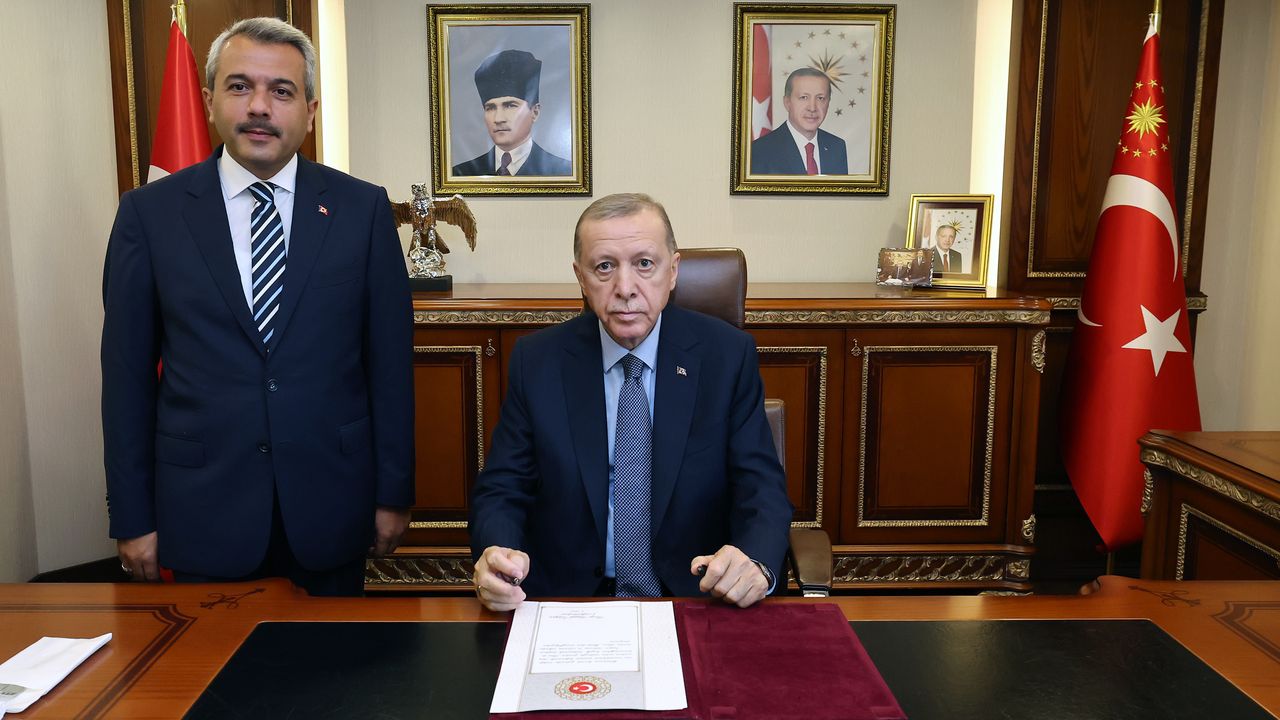 Cumhurbaşkanı Erdoğan, Rize Valiliğini ziyaret etti