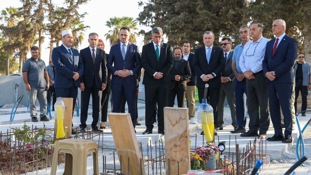 Gençlik ve Spor Bakanı Bak, KKTC'de "Şampiyon Melekler"in mezarını ziyaret etti
