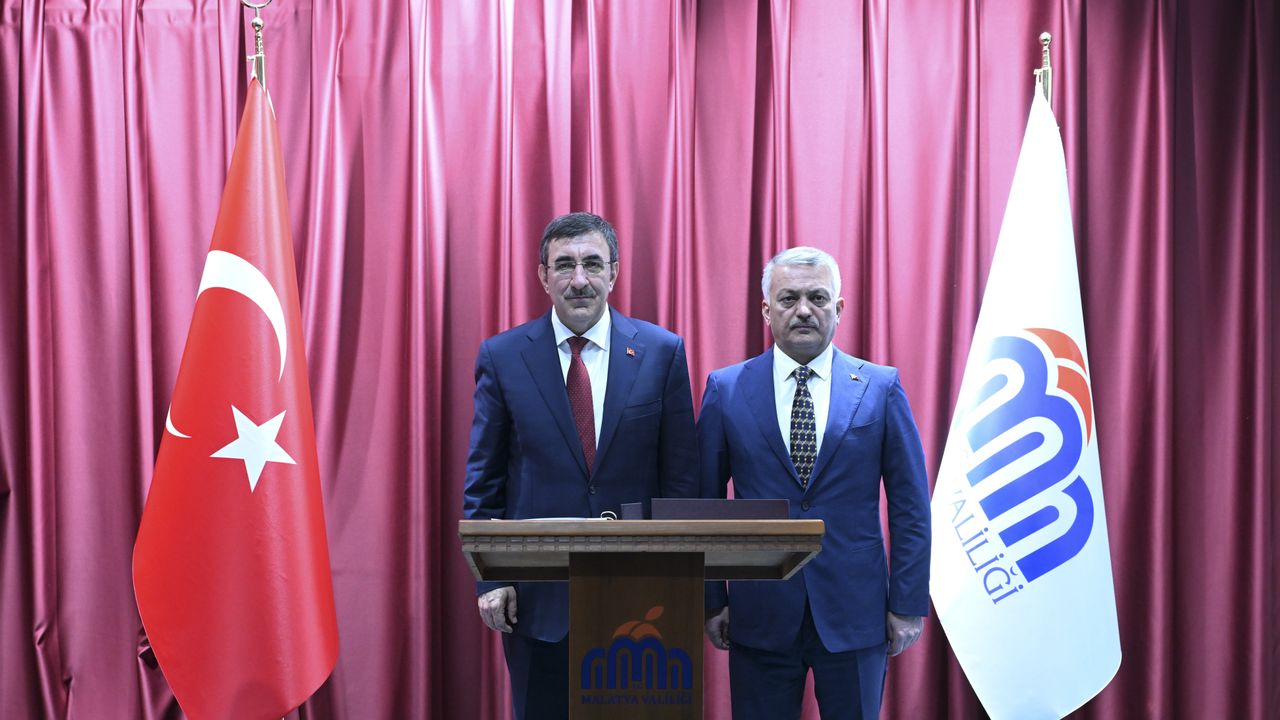Cumhurbaşkanı Yardımcısı Yılmaz, Malatya Valiliği ve Büyükşehir Belediyesini ziyaret etti