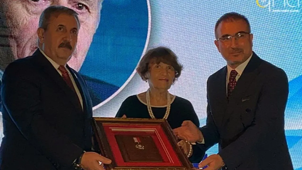 Kırımoğlu'na 2023 Avrasya Hizmet Ödülü verildi