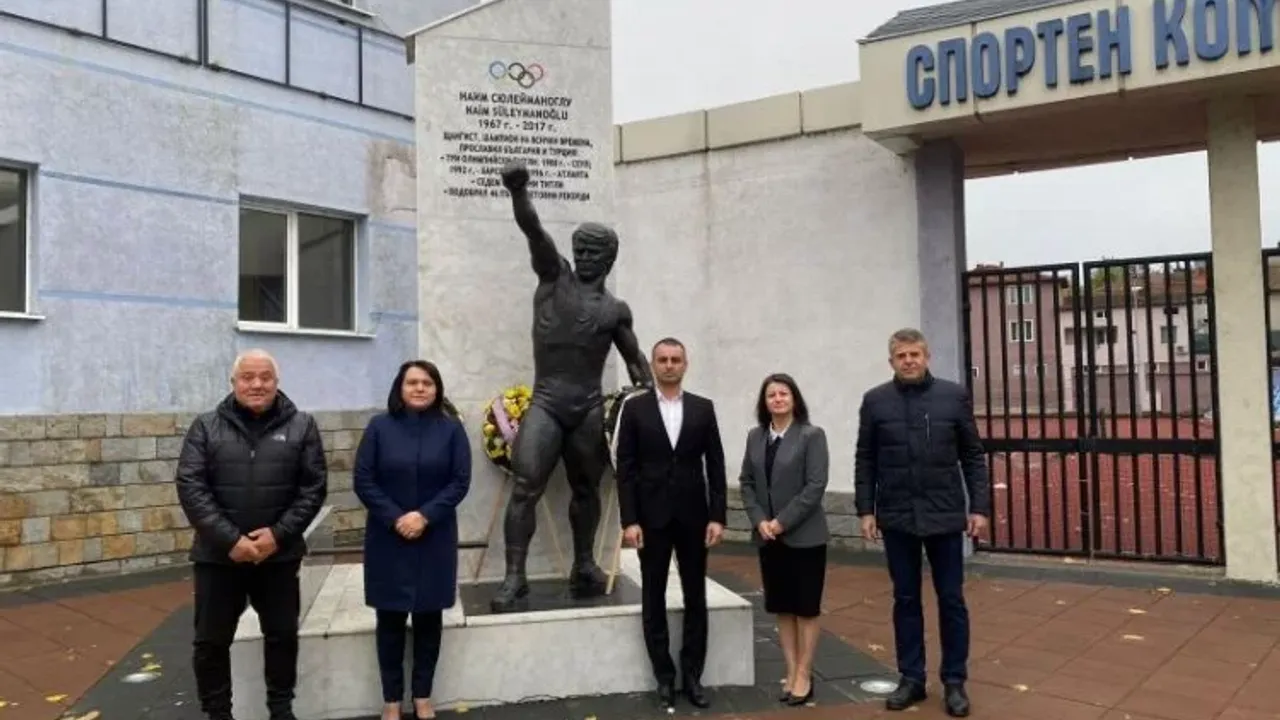 Bulgaristan'da Naim Süleymanoğlu anısına saygı duruşu
