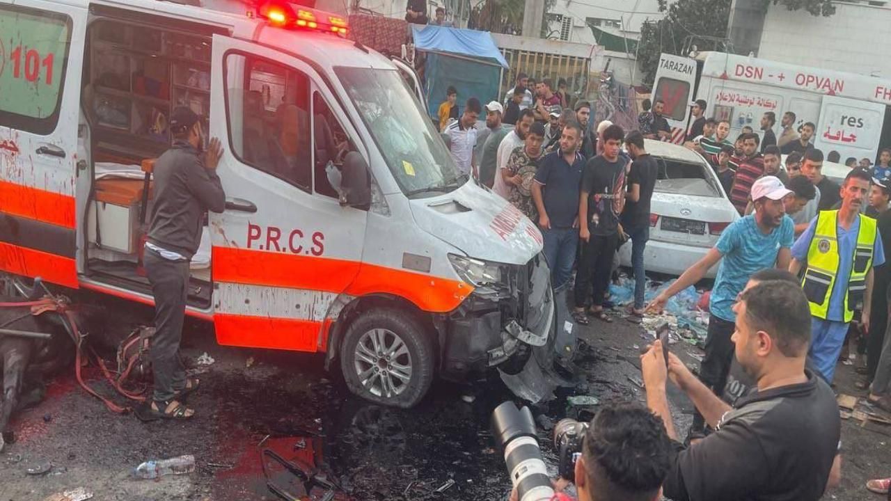 Gazze'deki Sağlık Bakanlığı, İsrail'in vurduğu ambulansı "Hamas'ın kullandığı" iddiasını yalanladı