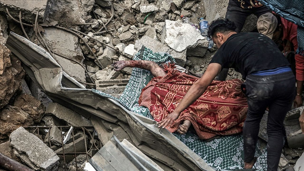 Af Örgütü: Gazze'deki kilise ve Nuseyrat Mülteci Kampı saldırısı savaş suçu olarak incelenmeli