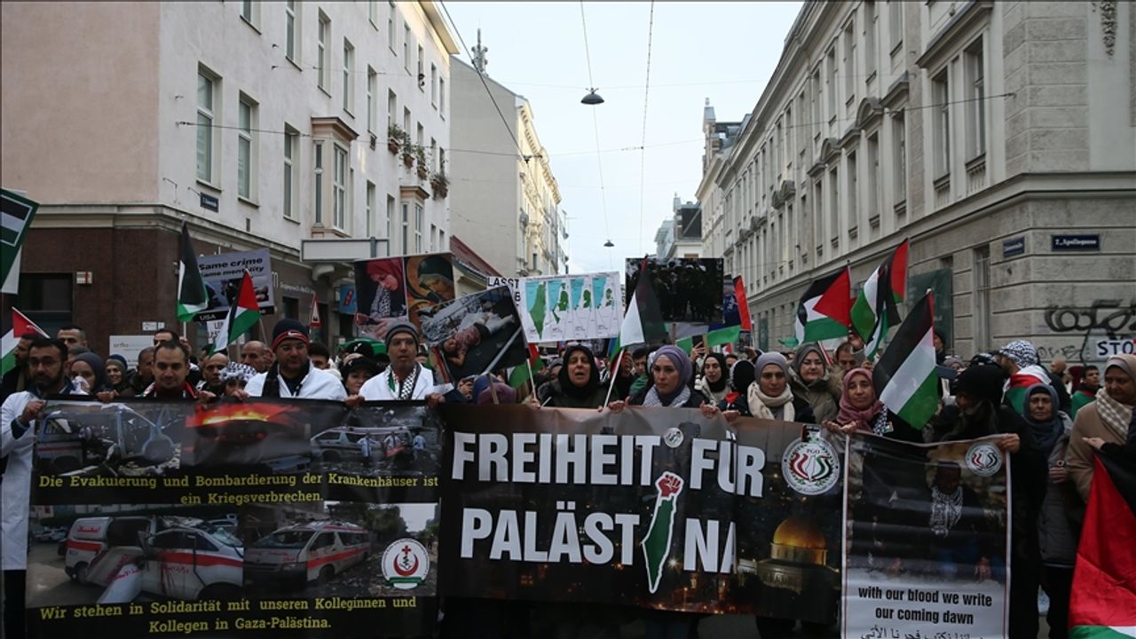 Avusturya’da binlerce gösterici, İsrail’in Gazze’deki saldırılarını protesto etti