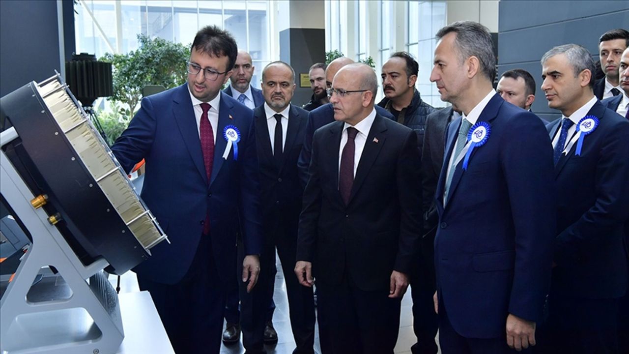 Hazine ve Maliye Bakanı Mehmet Şimşek, ASELSAN'ı ziyaret etti