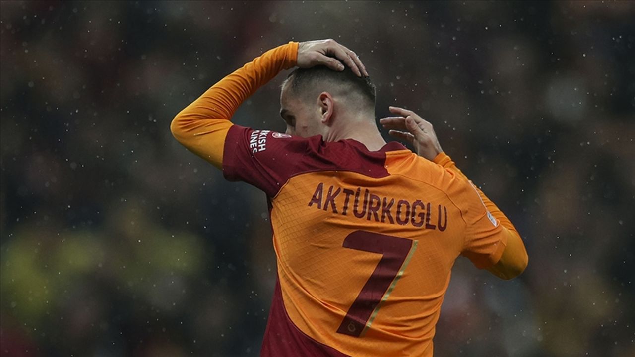 Avrupa Fatihi Galatasaray Evinde Manchester United'a Yenilmiyor İşte Gazete Manşetleri