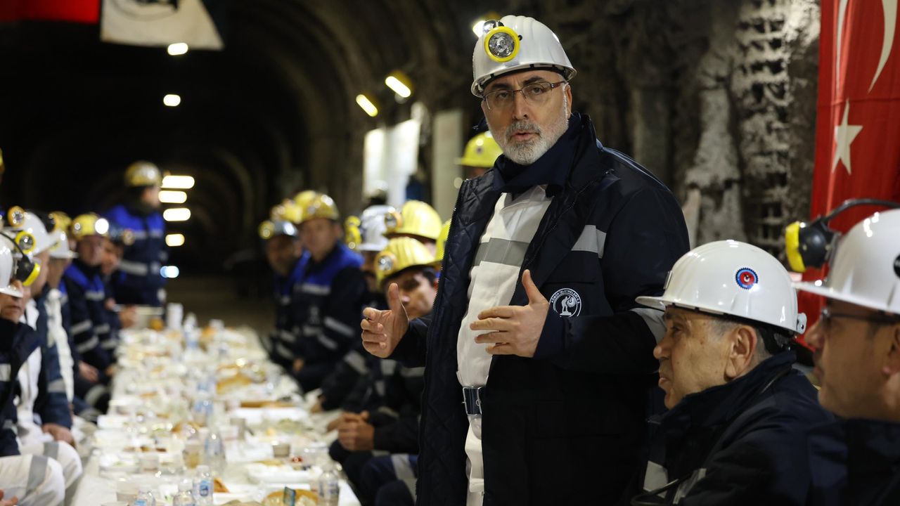 Çalışma ve Sosyal Güvenlik Bakanı Işıkhan, madencileri ziyaret etti