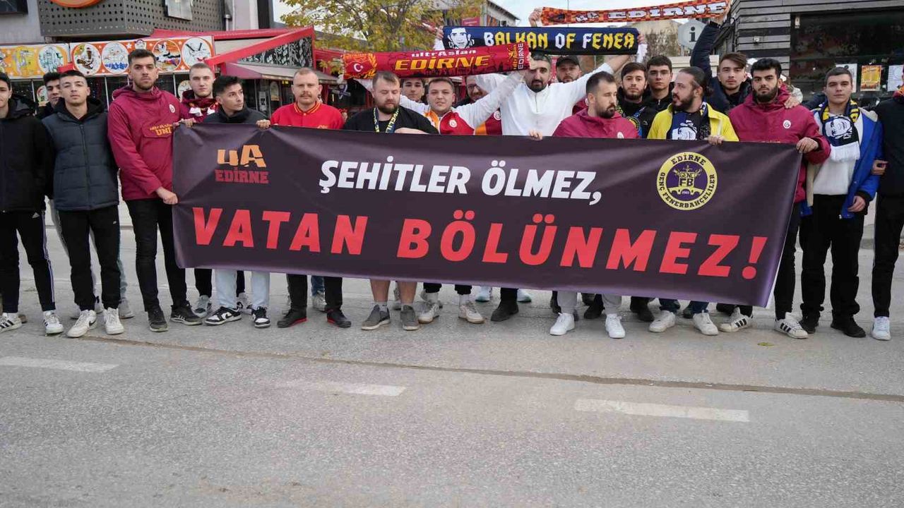 Edirne’de Galatasaray ve Fenerbahçe taraftarları şehitler için pankart açtı
