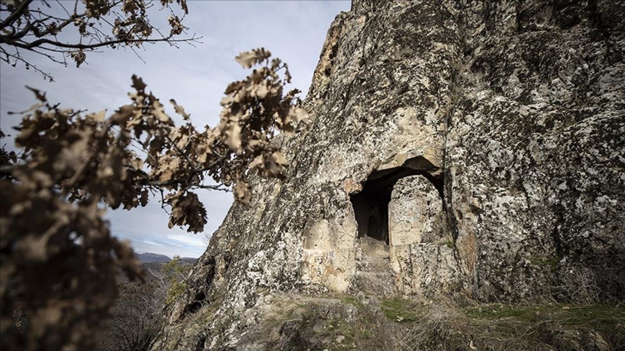 Tunceli'deki tarihi Ambar Kalesi'nin kalıntıları Urartulardan izler taşıyor