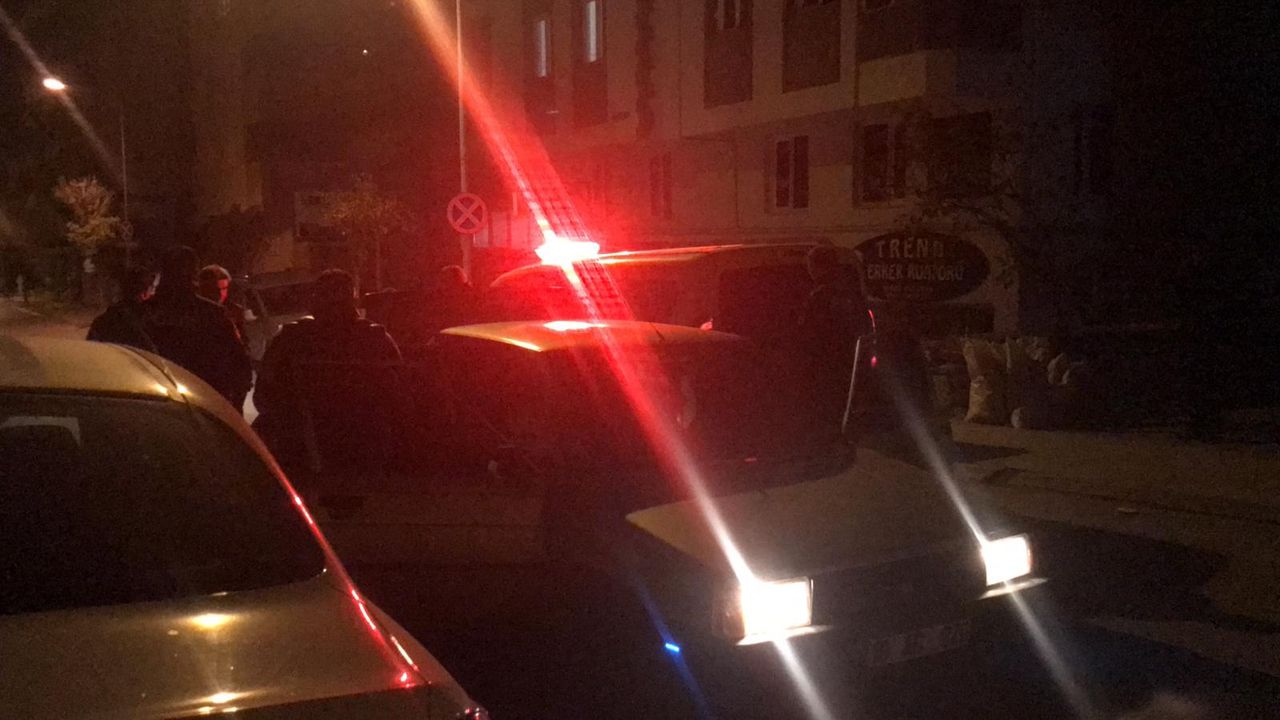 Çorum'da polisten kaçarken yakalanan 3 şüphelinin aracından uzun namlulu silah çıktı