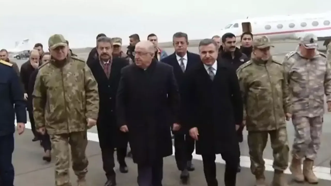 Milli Savunma Bakanı Güler, TSK komuta kademesi ile Irak sınırında