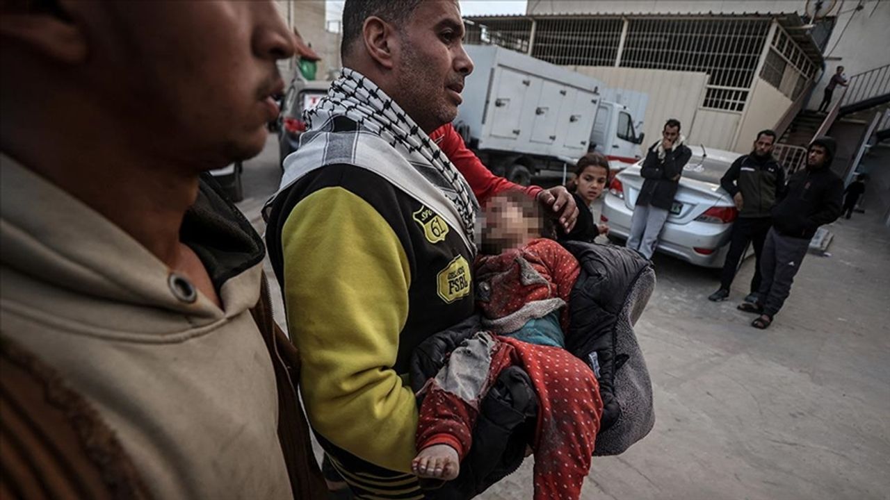 BM Filistin Raportörü: Srebrenitsa ve Ruanda gibi Gazze'deki soykırım da dünyanın izniyle yapılıyor