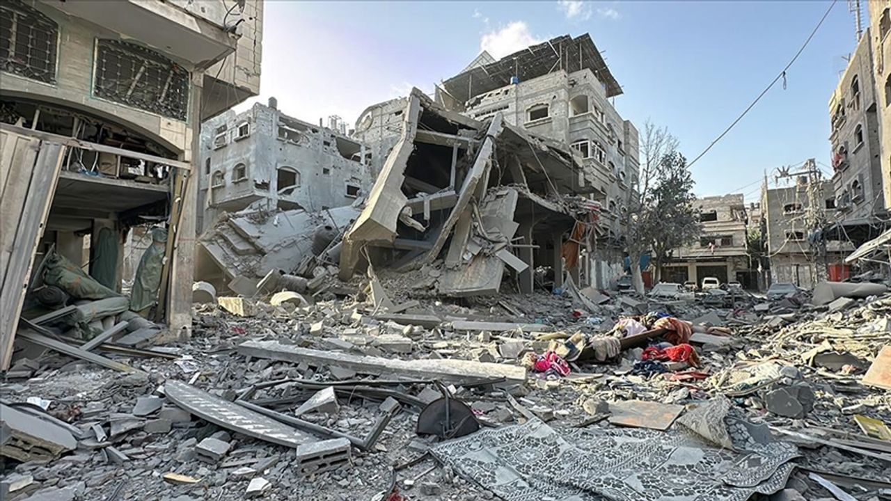 İsrail, Gazze'nin çeşitli bölgelerine düzenlediği saldırılarla onlarca Filistinliyi öldürdü