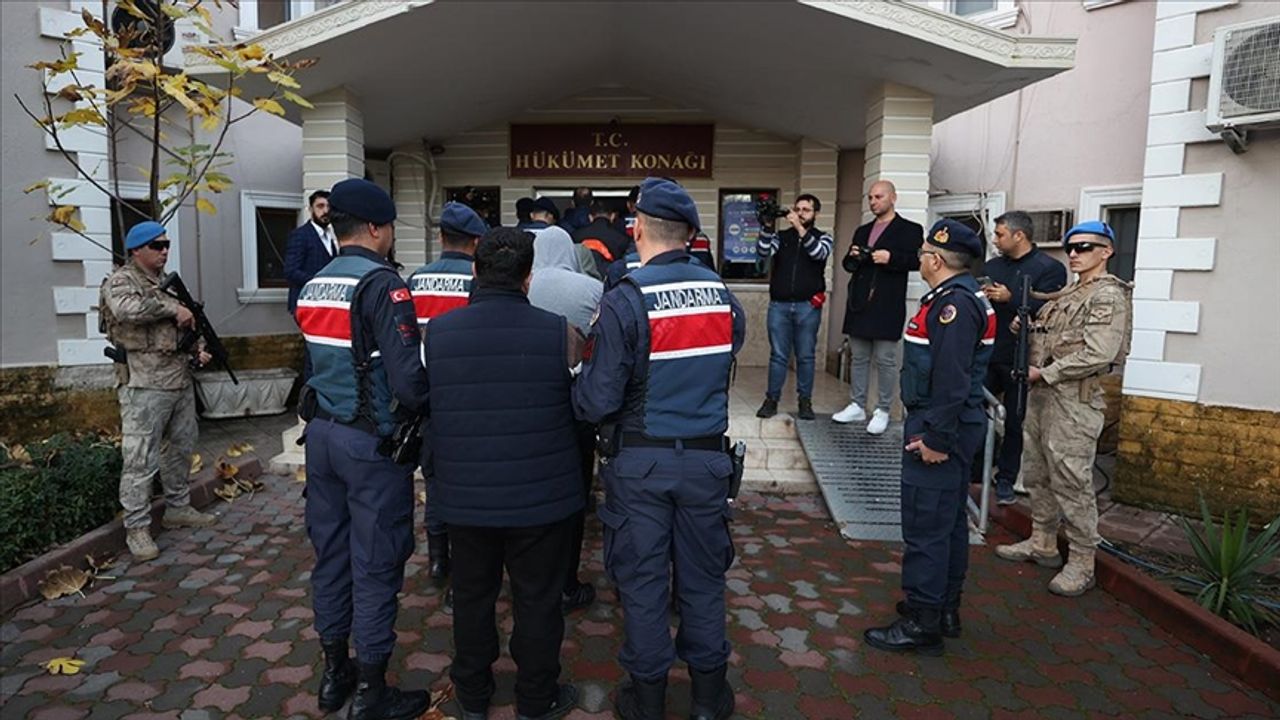 "Çukur Çetesi"ne yönelik "Kafes-24" operasyonunda yakalanan 43 şüpheli adliyede
