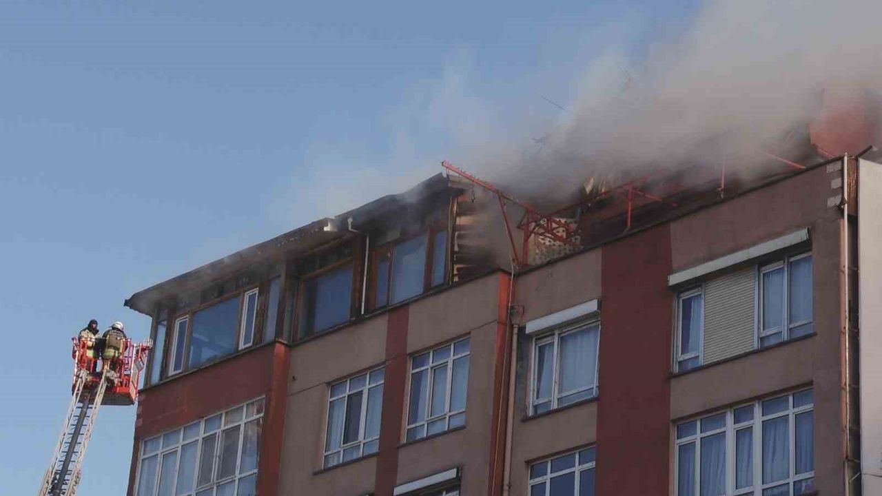 Ankara’da çatı yangını kontrol altına alındı