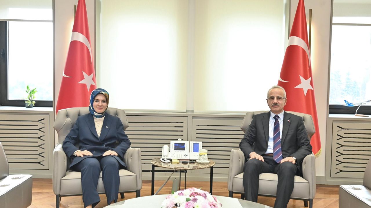 Aile ve Sosyal Hizmetler Bakanı Göktaş'tan Ulaştırma ve Altyapı Bakanı Abdulkadir Uraloğlu'na ziyaret