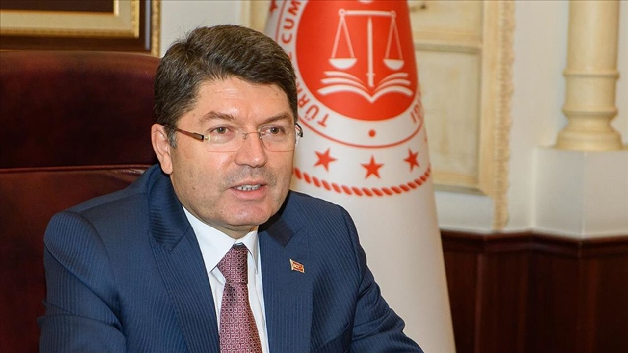Adalet Bakanı Tunç, basın mensuplarına saldıran şüphelilerin gözaltına alındığını bildirdi