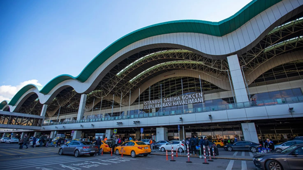 Sabiha Gökçen Havalimanı'ndaki e-pasaport turnikeleri 17 saat hizmet veremeyecek