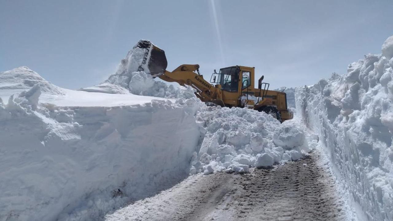 Kardan kapanan Kağızman-Ağrı kara yolu ulaşıma açıldı