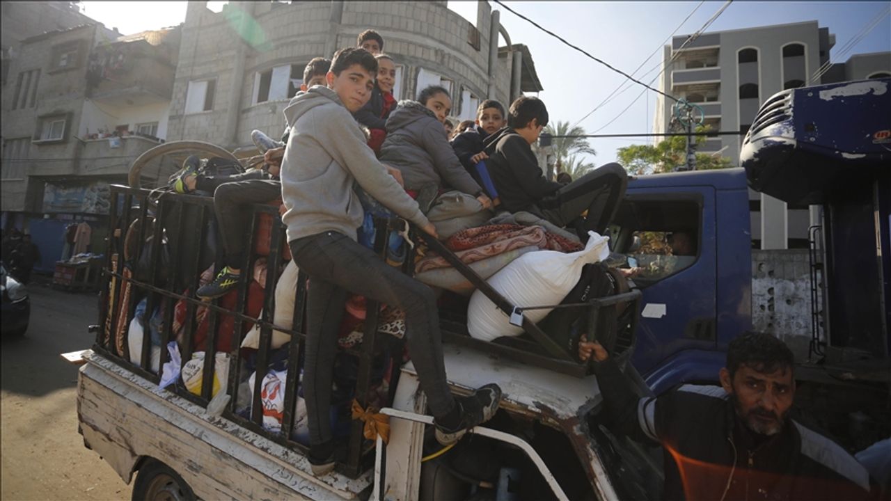 İsrailli Bakan'dan "Gazze'ye saldırıları sürdürerek Filistinlileri göçe zorlamalıyız" açıklaması