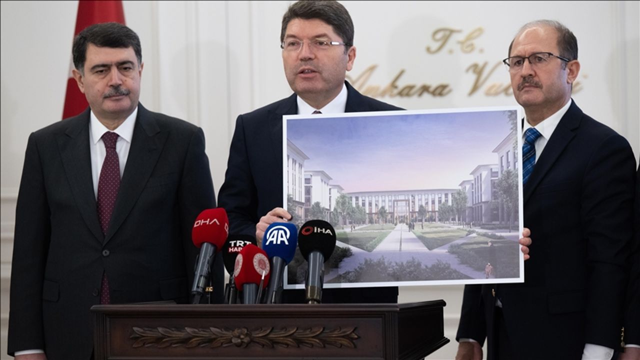 Adalet Bakanı Tunç, Ankara Valiliğini ziyaretinde konuştu: 40 ay içerisinde Ankara Adliyemizi tamamlayacağız