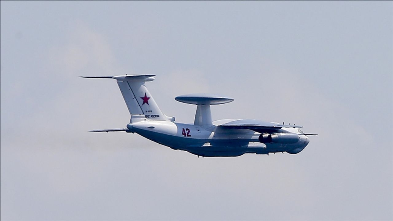 Ukrayna: Rusya'ya ait bir uzun menzilli radar tespit ve bir komuta kontrol uçağını imha ettik
