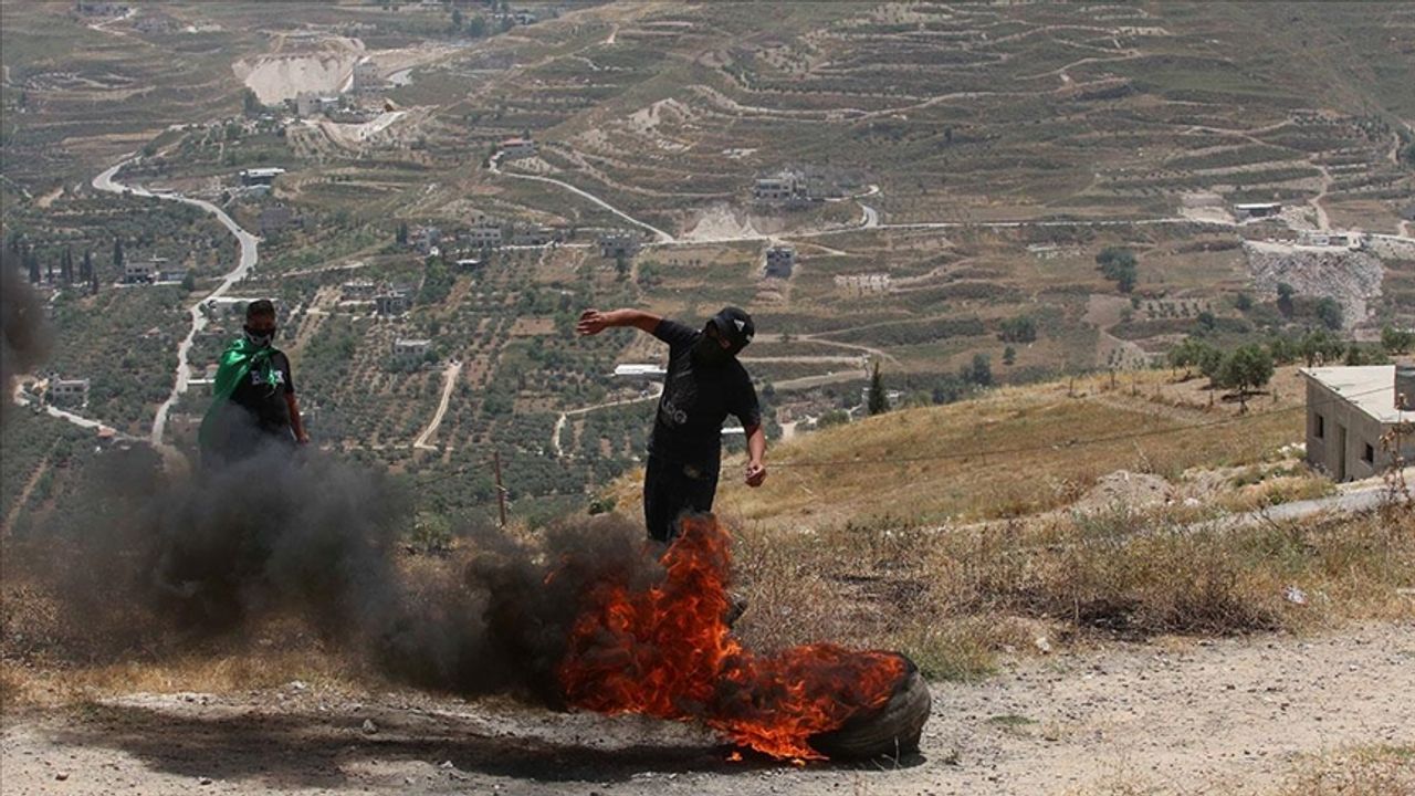 İsrail güçlerinin korumasındaki Yahudi yerleşimcilerden Batı Şeria'da baskın