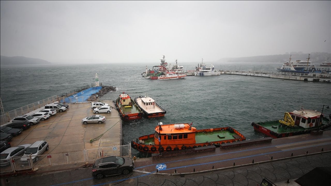 Çanakkale Boğazı fırtına nedeniyle transit gemi geçişlerine kapatıldı