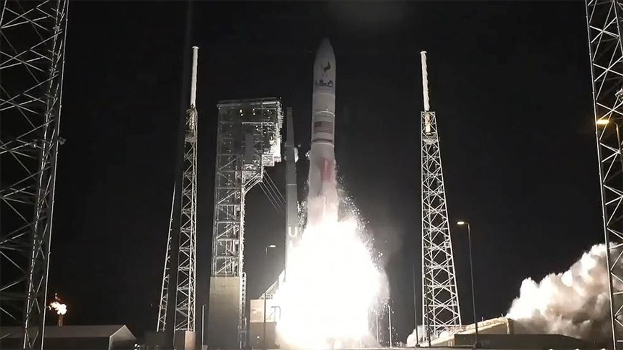 ABD'de "Peregrine" uzay aracını taşıyan roket uzaya fırlatıldı
