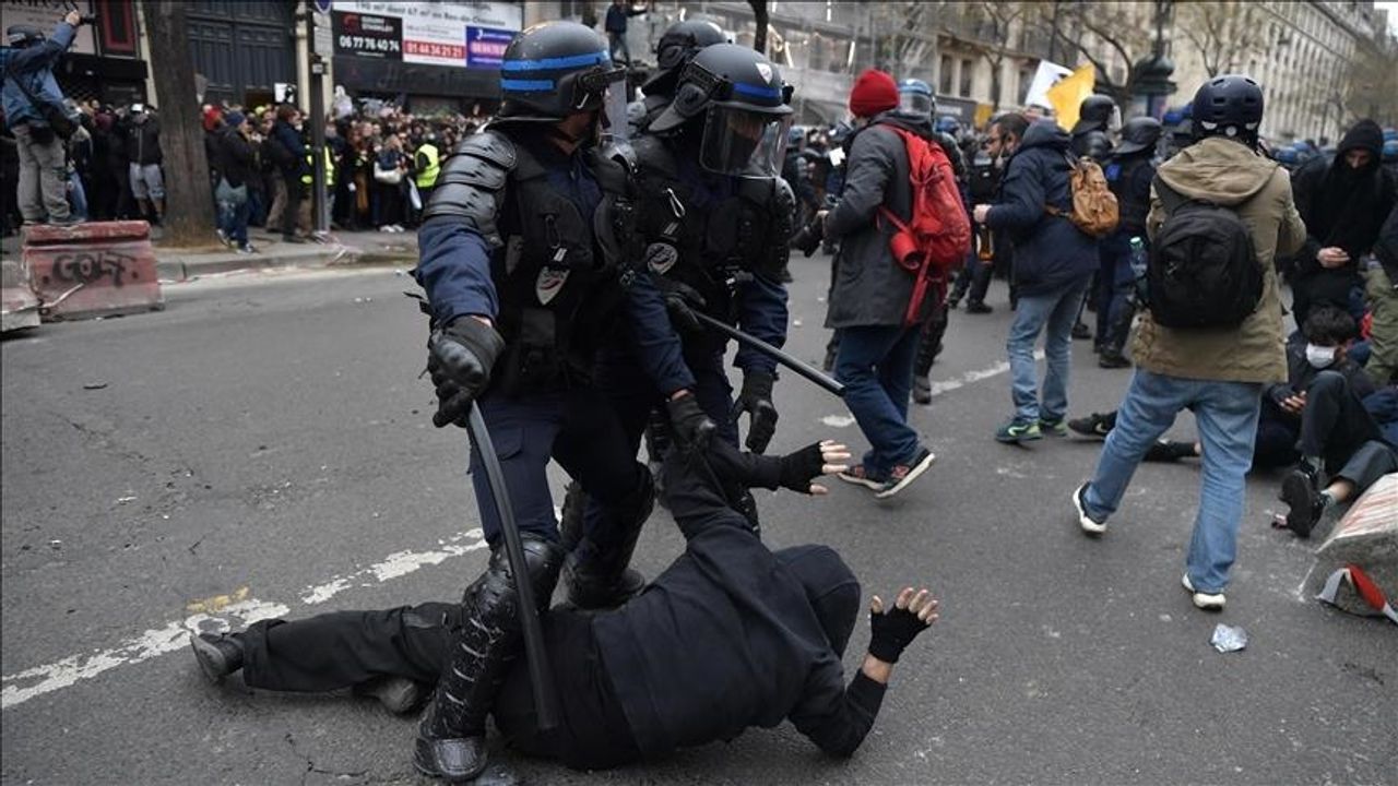 Fransa'da polis şiddetinin sembolü olan olaydaki polislere 3 ila 12 ay hapis cezası