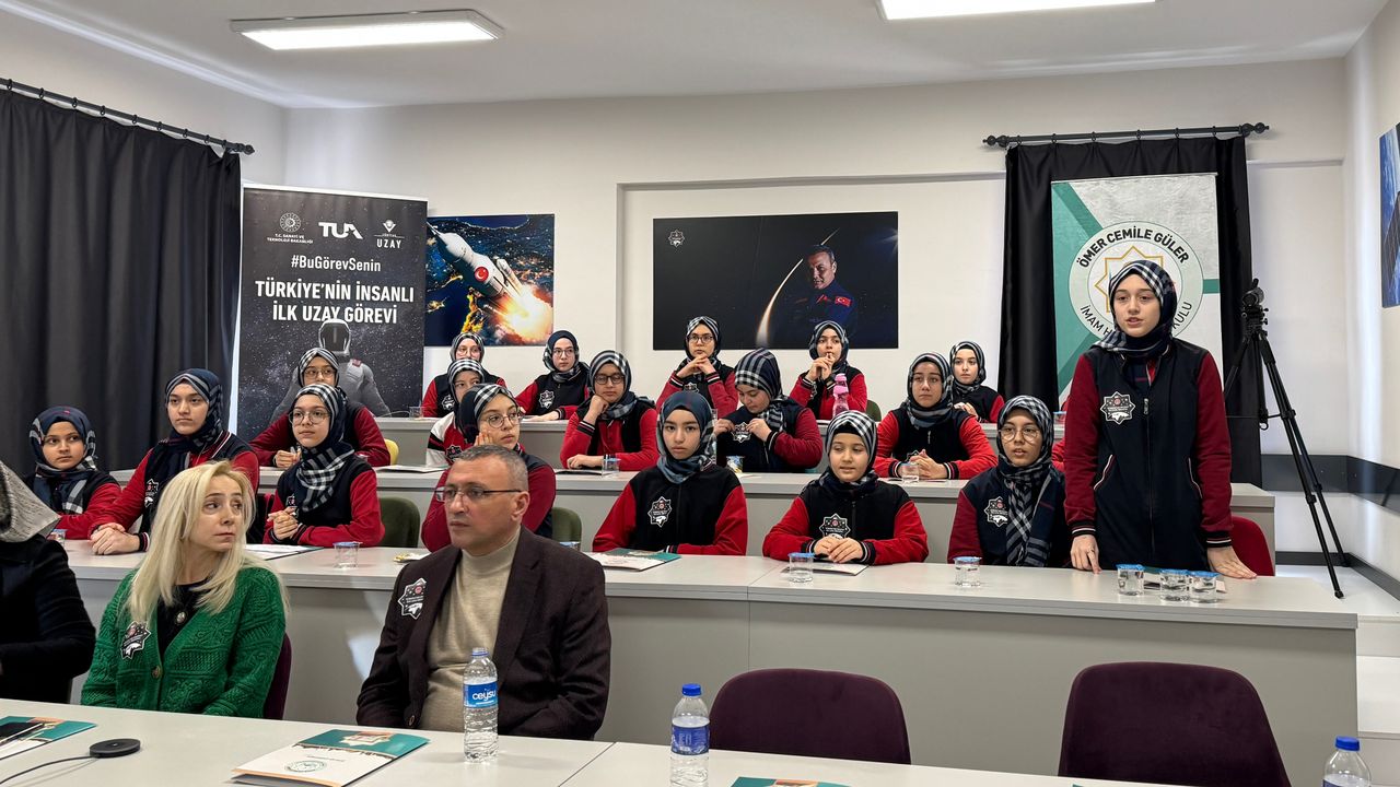 Konya'da astronot Gezeravcı ile telsizle görüşen öğrenciler duygularını anlattı