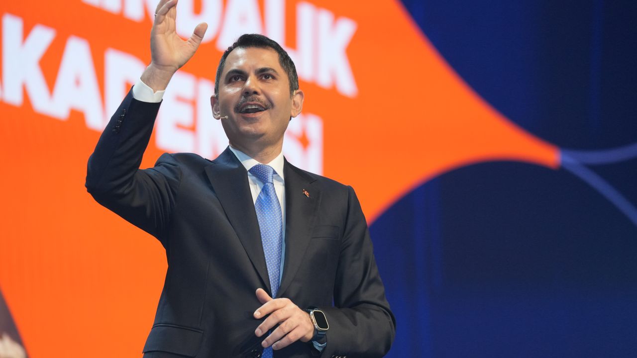 Orhan Gencebay'dan Cumhur İttifakı İBB Başkan adayı Murat Kurum'un seçim kampanyasına şarkı