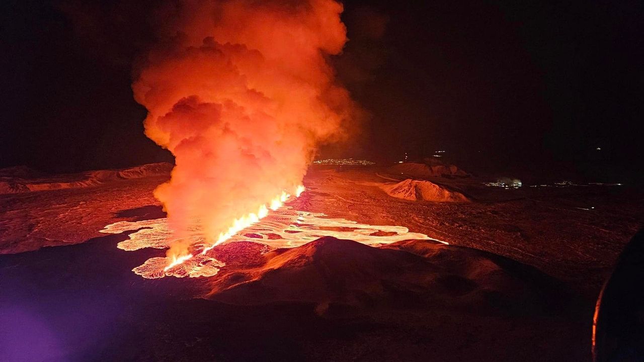 İzlanda'nın Reykjanes Yarımadası'nda üçüncü volkanik patlama meydana geldi