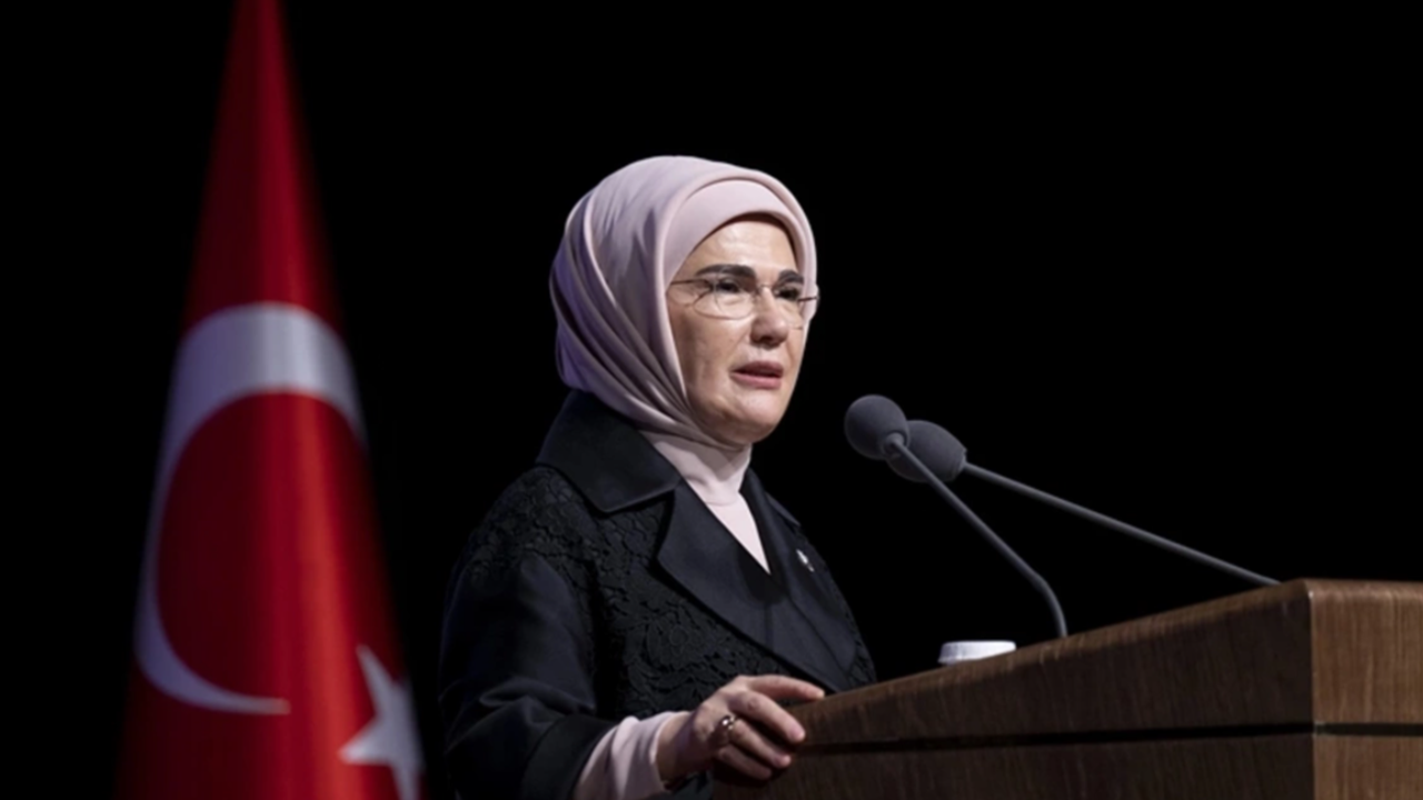 Emine Erdoğan: Asrın felaketi ile sınanırken asrın birlikteliği ile yeniden umut bulduk