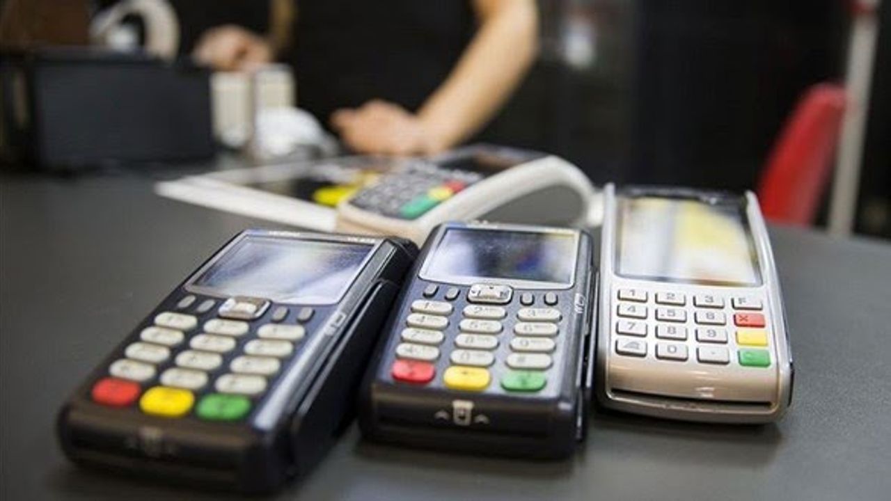 Kredi kartı harcamaları hız kesmiyor
