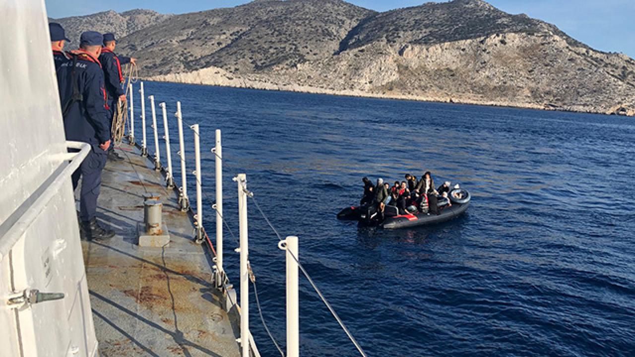 Yunanistan geri itti, 15 düzensiz göçmeni Türkiye kurtardı