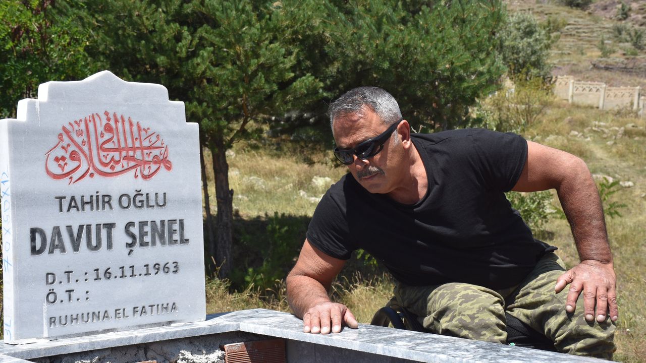 Gurbetçi, memleketi Gümüşhane'de mezarını kazdırdı - Bengü Türk