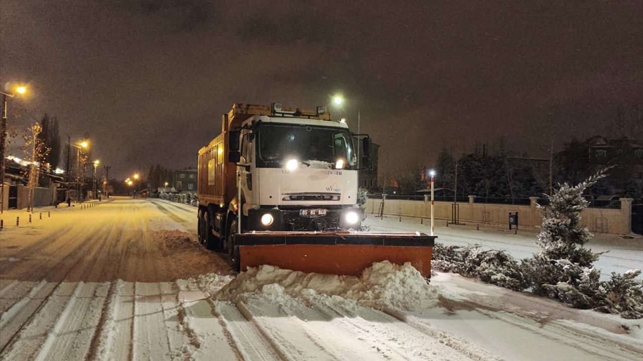 Van, Hakkari, Muş ve Bitlis'te 988 yerleşim yerine ulaşım sağlanamıyor