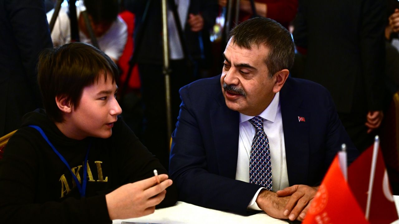Bakan Tekin, Türkiye Yüzyılı Maarif Modeli 2. Öğrenci Çalıştayı'nda konuştu: Dünya durmuyor, sürekli değişiyor