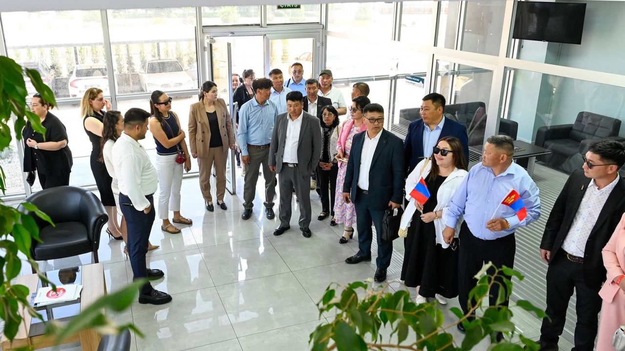 Moğolistan'dan gelen heyet, Antalya'da sanayicilerle bir araya geldi