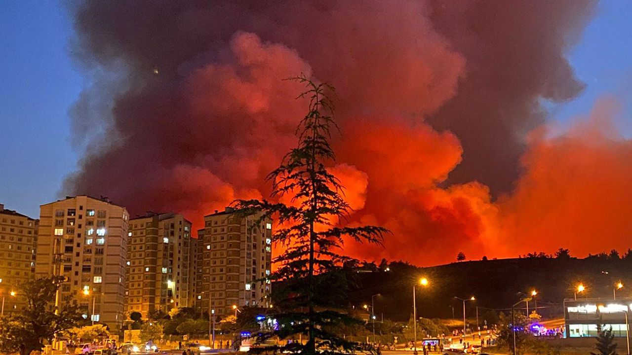 Bursa'da yangın sebebiyle Karahıdır Mahallesi boşaltılıyor - Bengü Türk