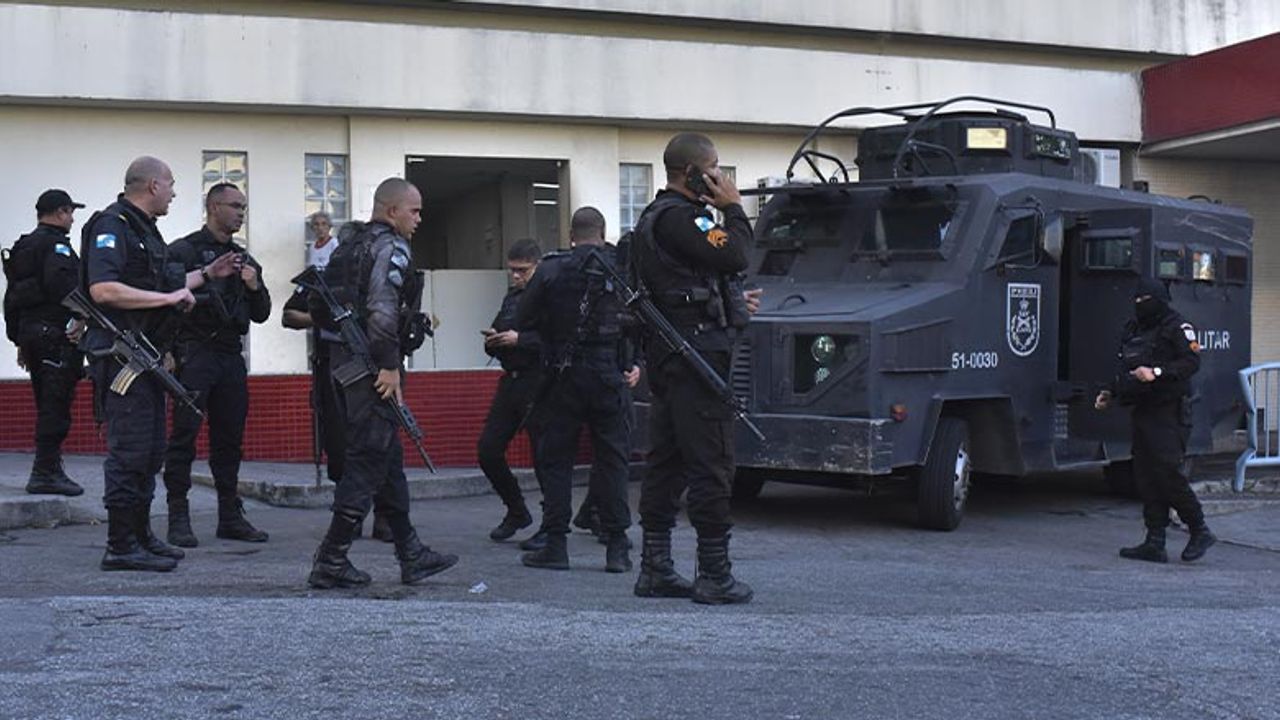 Brezilya'da güvenlik güçlerinin yasaklı madde operasyonunda 4'ü polis en az 60 kişi öldü