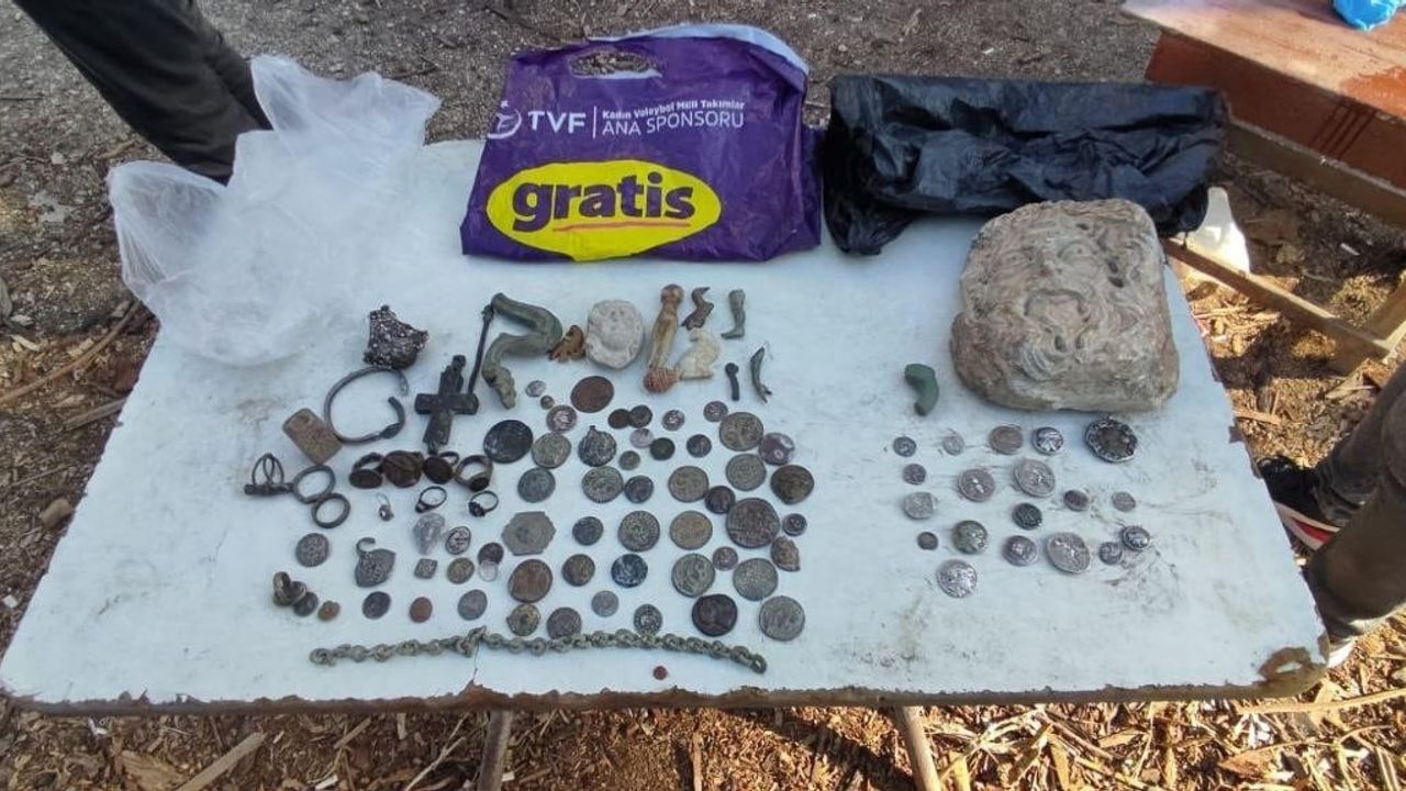 Adana’da kaçakçılık operasyonu: 18 gözaltı