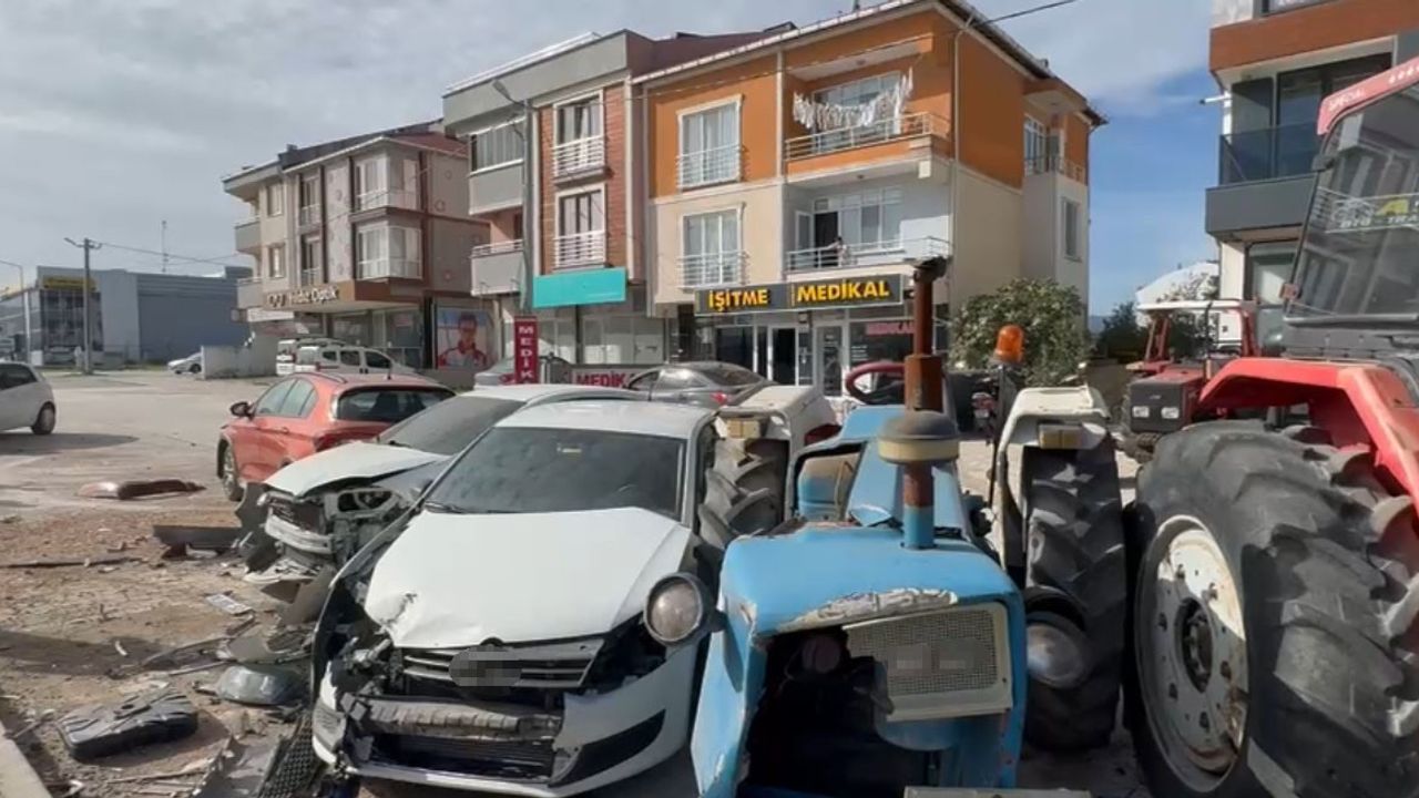 Gönen’de kontrolden çıkan tır, park halindeki 8 araca çarptı